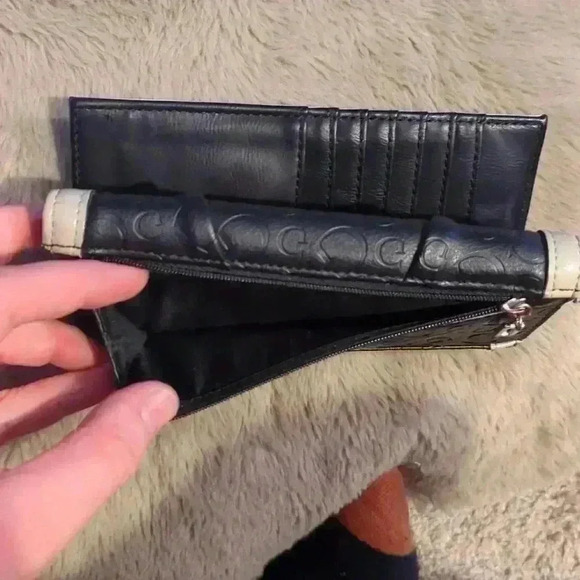 Guess black leather wallet - Picture 7 of 8